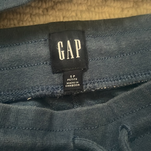 Gap sweatsuit - Picture 3 of 3